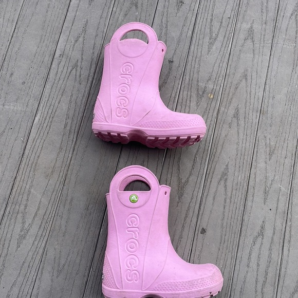 Crocs Handle It Rain Boots Pink Kids Size 11 Carnation Pull On - Picture 4 of 6